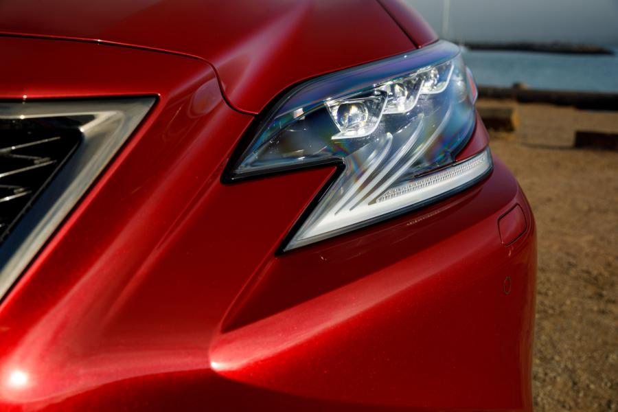 Детали экстерьера Lexus LS500 AWD F-Sport 2017 года  (NA) (фото 18 из 30)